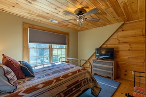 5 bedrooms, iron/ironing board, free WiFi, bed sheets