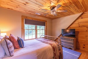 5 bedrooms, iron/ironing board, free WiFi, bed sheets