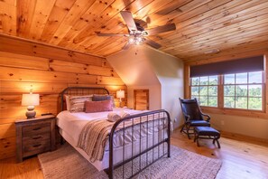 5 bedrooms, iron/ironing board, WiFi (free), bed sheets