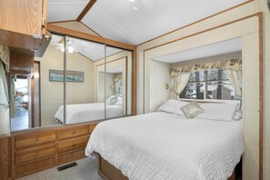 1 sovrum, memory foam-madrasser, wi-fi och sängkläder