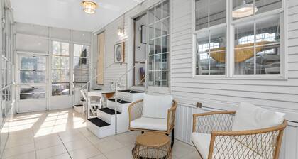 Club Naples Cottage - Cozy Private Home 10 Minutes from the Beach!