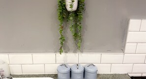 Interior - Impeccable 1-Bed, Sleeps 2, Free Parking (Pontefract)