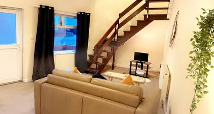 Impeccable 1-Bed, Sleeps 2, Free Parking