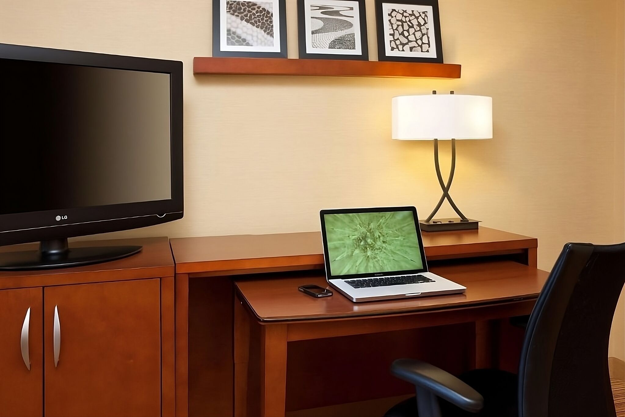 Your Home Away From Home! Pets Are Welcome, Free Onsite Parking