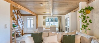 Holiday Home "Jules Reetdachkate" with Garden & Wi-Fi