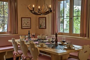 Dining - Holiday Apartment "Belawis" with Balcony & Wi-Fi (Klosters-Serneus)