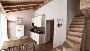 Kühlschrank, Mikrowelle, Herdplatte, Geschirrspüler