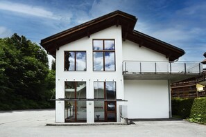 Exterior - Apartment "Alpin 7" with Terrace & Wi-Fi (Klosters-Serneus)