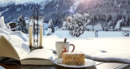 Appartement de vacances "Serina" avec vue sur les montagnes, terrasse et Wi-Fi.