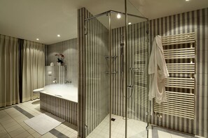 Bathtub, hair dryer, towels