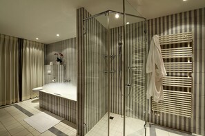 Bathtub, hair dryer