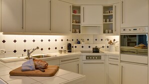 Fridge, stovetop, dishwasher, coffee/tea maker