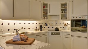Fridge, stovetop, dishwasher, coffee/tea maker