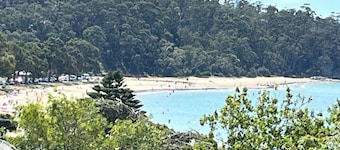 Fabulous New Contemporary Villa. Steps From the Beach/Outdoor Tub and Firepit