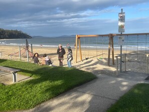Beach nearby, sun-loungers, beach towels