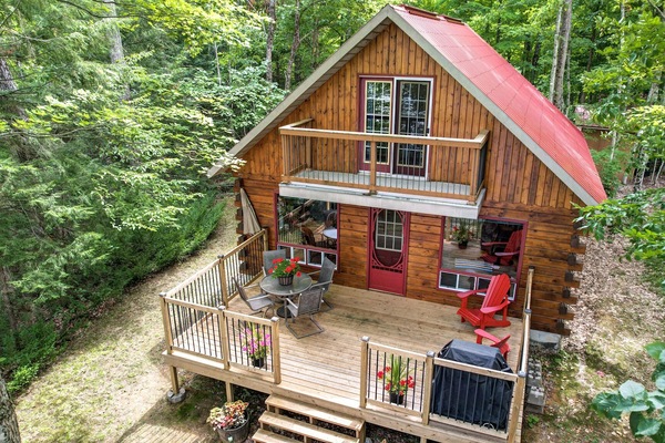 Comfortable,
Cozy, Updated
Cottage
