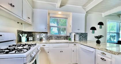 *Covered Patio*Close to Downtown*Driveway Parking*
