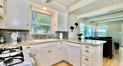 *Covered Patio*Close to Downtown*Driveway Parking*