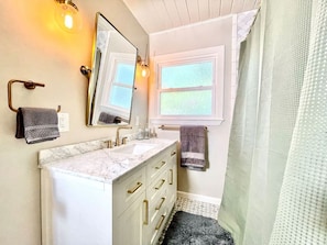 Séchoir à cheveux, serviettes fournies