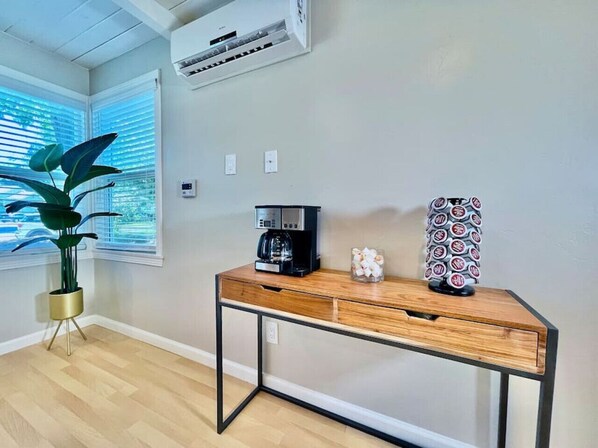 Interior - *Covered Patio*Close to Downtown*Driveway Parking* (West Sacramento)