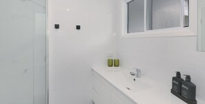 Shower - Lakeside Living - Walk to Cafes, Shops, and Sand! (Avoca Beach)
