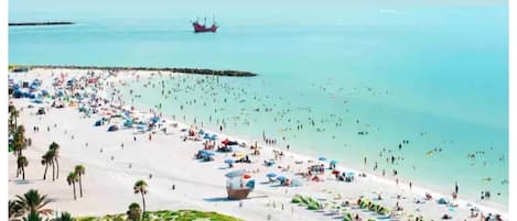 Liegestühle, Strandtücher