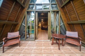 25-Zoll-LED-Fernseher mit Satellitenempfang, Fernseher