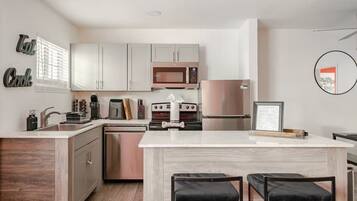 Coffee/tea maker, fridge, microwave, oven