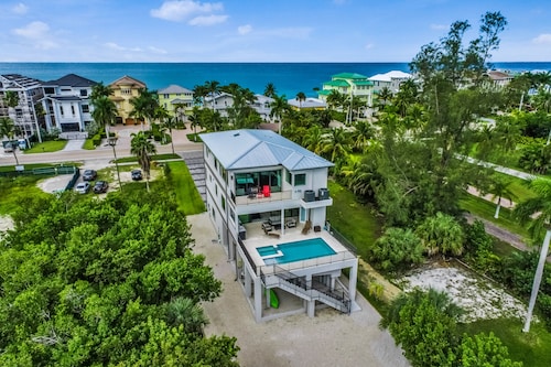 Spacious modern home close to beach with pool, central AC, & washer/dryer