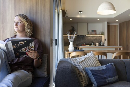 Family and group accommodation - walk to town.