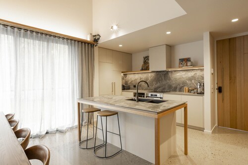 Family and group accommodation - walk to town.