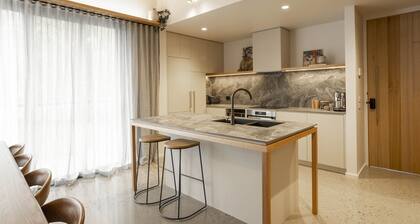 Family and group accommodation - walk to town.