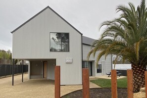 Exterior - Family and group accommodation - walk to town. (Beechworth)