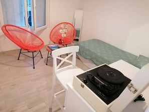 1 chambre, fer et planche à repasser, Wi-Fi gratuit