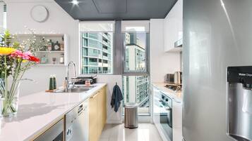 Fridge, microwave, oven, stovetop