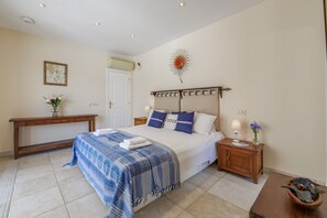 4 عدّة غرف نوم ومكواة/لوح كي وواي فاي مجانًا وملاءات أسرّة