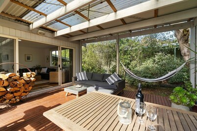 COAST NEST | Relaxing Beach Retreat | Ideal for Couples | Pet Friendly 