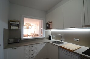 Refrigerador, microondas, horno y lavavajillas 