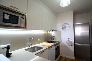 Refrigerador, microondas, horno y lavavajillas 