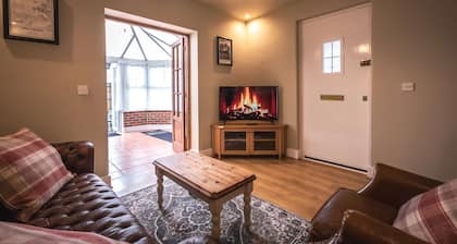 Escape to Nature: Forest-View Cabin