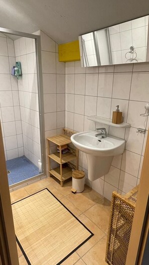Toallas, jabón, papel de baño