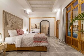 4 Schlafzimmer, Zimmersafe, Schreibtisch, Bügeleisen/Bügelbrett