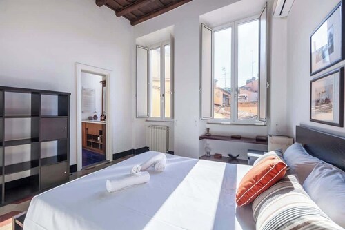 Spanish Steps Charming Apartment, AC in each room