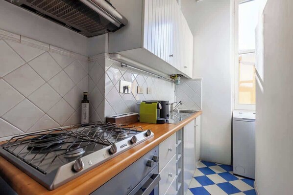 Fridge, oven, stovetop, coffee/tea maker - Spanish Steps Charming Apartment, AC in each room (Rome)