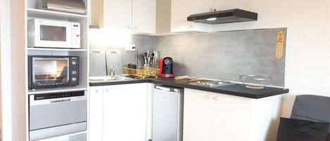 Microwave, oven, stovetop, dishwasher