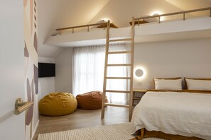 6 bedrooms, iron/ironing board, travel cot, free WiFi