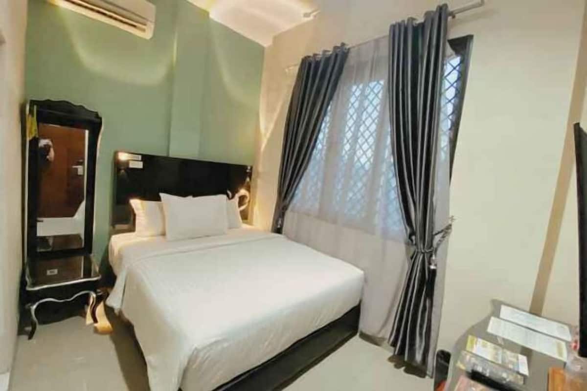 Ropa de cama de alta calidad, camas con efecto memoria y escritorio