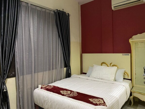 Premium bedding, memory-foam beds, desk, free WiFi