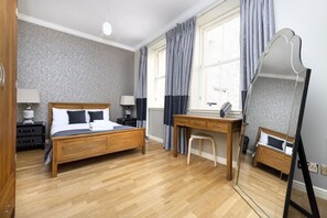 3 bedrooms, iron/ironing board, WiFi, bed sheets - Majestic Apartment on the Royal Mile (Edinburgh)