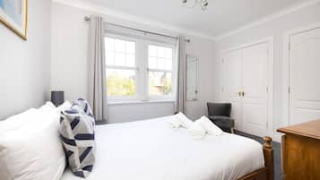 2 bedrooms, iron/ironing board, travel cot, WiFi